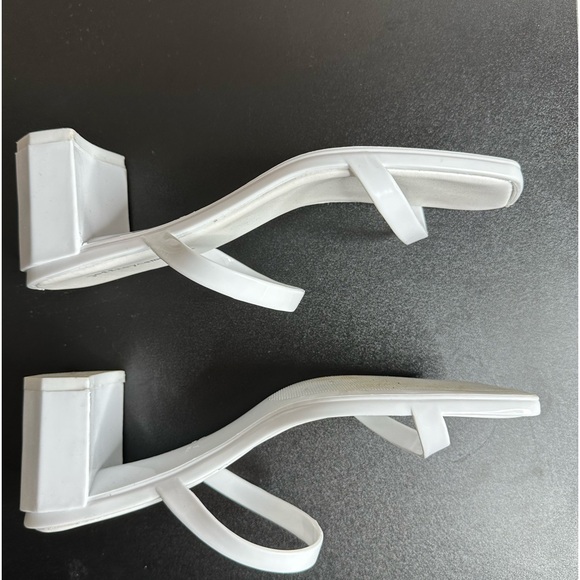 Jeffery Campbell white size 7 chunky heeled sandal. Excellent condition. - Picture 9 of 10